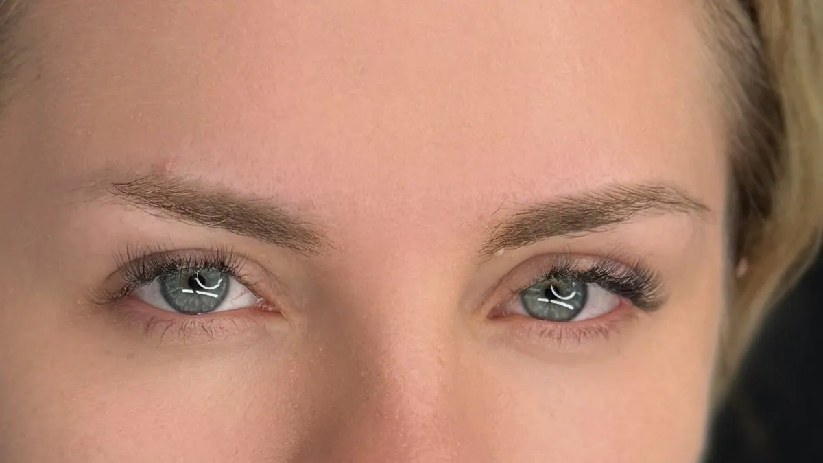 Augenbrauen vor dem Permanent Make-up, natürliche Brauen