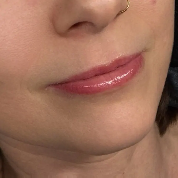 Lippen nach dem Abheilen des Permanent Make-ups, weicher und natürlicher Farbton